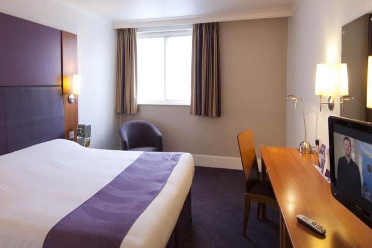Premier Inn Portsmouth North Harbour Экстерьер фото