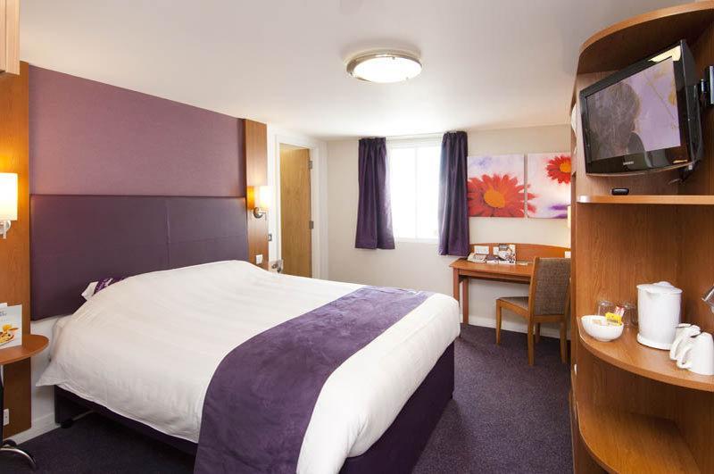 Premier Inn Portsmouth North Harbour Экстерьер фото