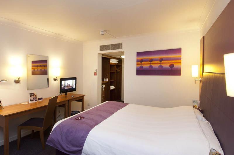 Premier Inn Portsmouth North Harbour Экстерьер фото