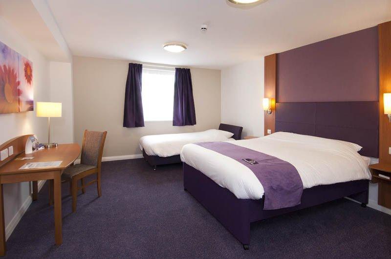 Premier Inn Portsmouth North Harbour Экстерьер фото